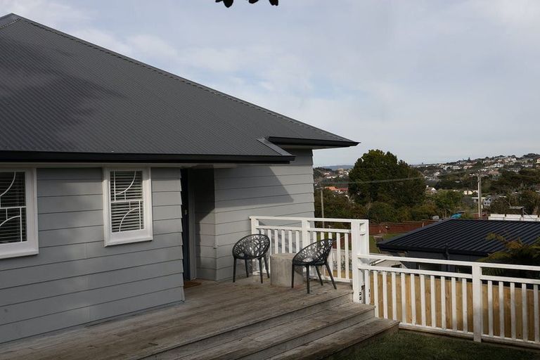 Photo of property in 1/27 Huka Road, Birkenhead, Auckland, 0626
