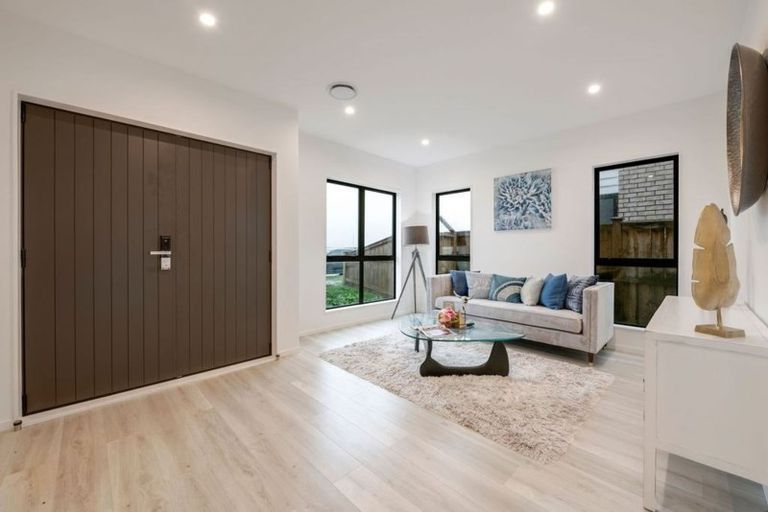 Photo of property in 17 Hakinakina Drive, Flat Bush, Auckland, 2019