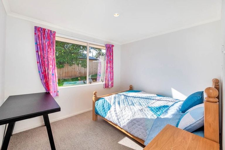 Photo of property in 20 View Ridge Drive, Ranui, Auckland, 0612
