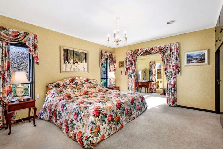 Photo of property in 6 Golf Road, Heretaunga, Upper Hutt, 5018