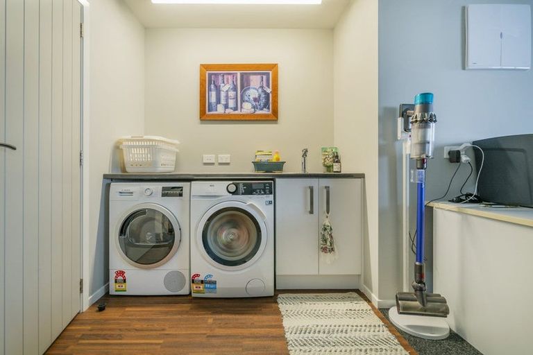 Photo of property in 18 Topping Place, Whitianga, 3510