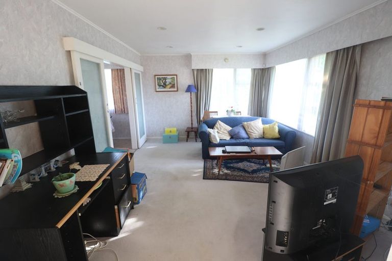 Photo of property in 1 Ngatoa Place, Glenfield, Auckland, 0629