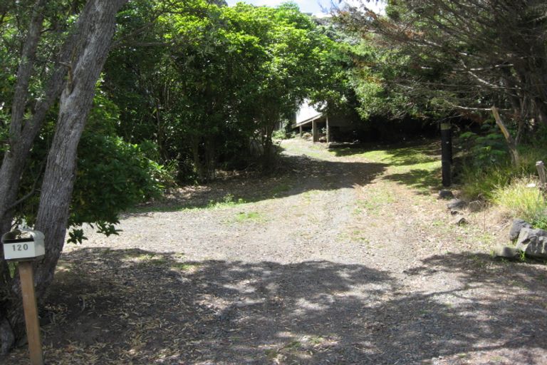 Photo of property in 118 Domain Crescent, Muriwai, Waimauku, 0881