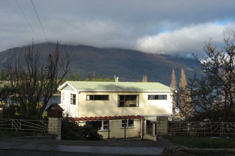Photo of property in 10 Veint Crescent, Queenstown, 9300