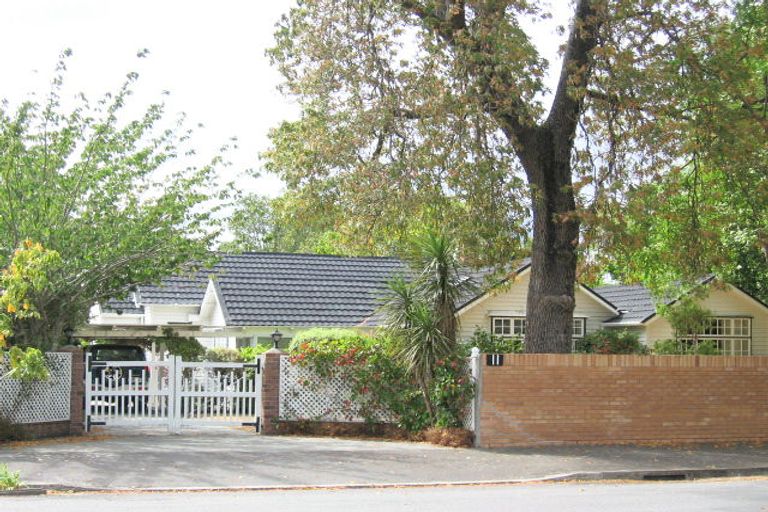 Photo of property in 11 Golf Road, Heretaunga, Upper Hutt, 5018