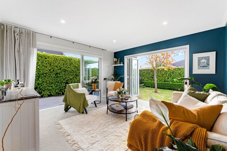 Photo of property in 15 Walnut Road, Riverhead, 0820