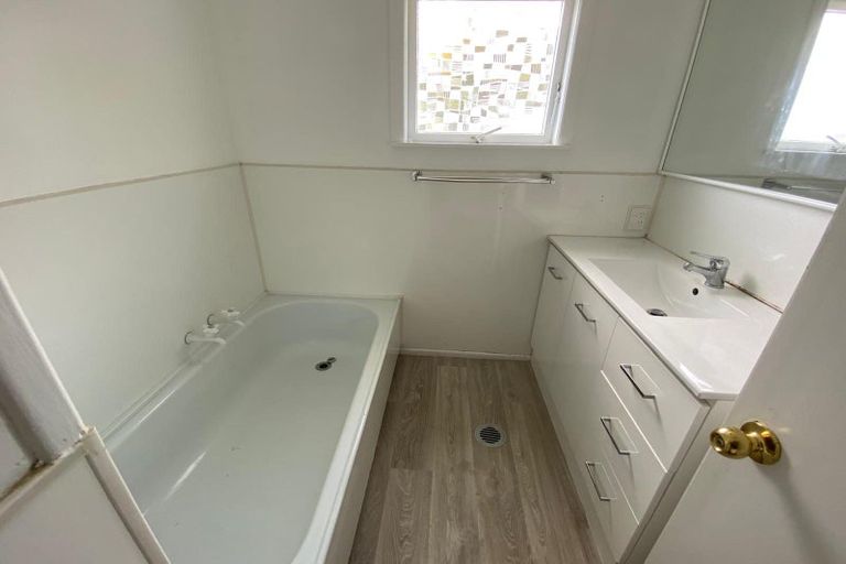 Photo of property in 23 Downing Street, Glenfield, Auckland, 0629