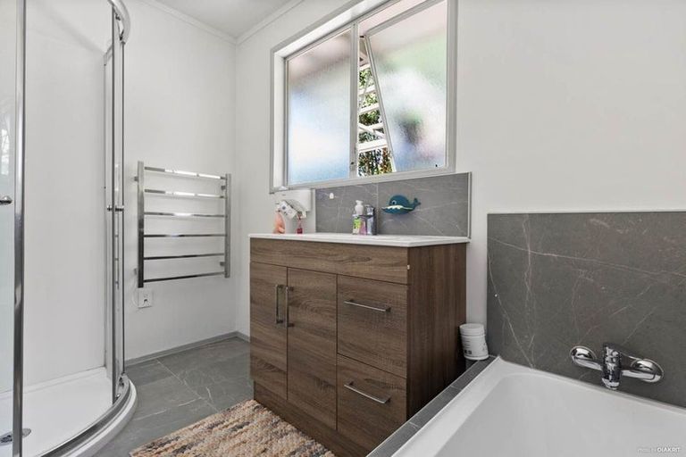 Photo of property in 32 Normanton Street, Glenfield, Auckland, 0629