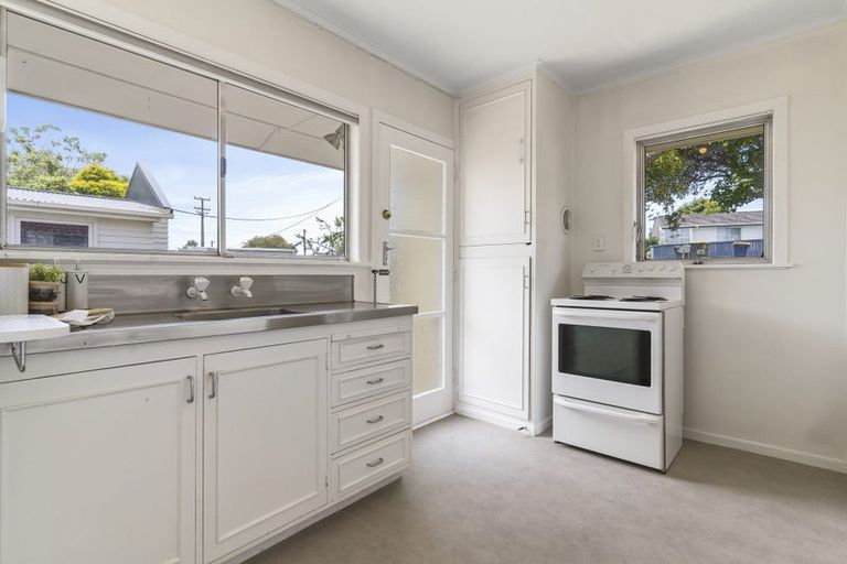 Photo of property in 2/105 Astley Avenue, New Lynn, Auckland, 0600