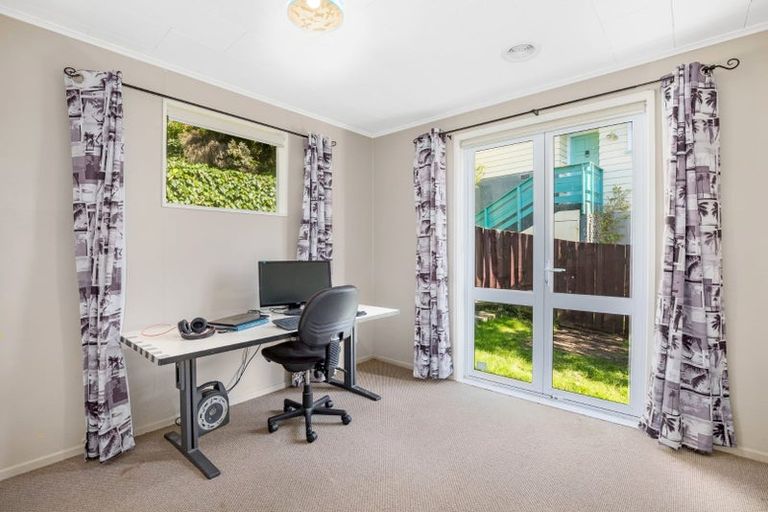 Photo of property in 25 Robson Street, Stokes Valley, Lower Hutt, 5019