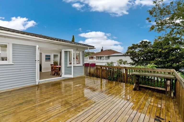 Photo of property in 1/123 Millbrook Road, Sunnyvale, Auckland, 0612