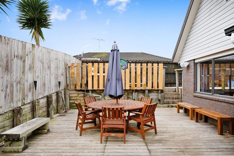 Photo of property in 18 Saralee Drive, Manurewa, Auckland, 2105