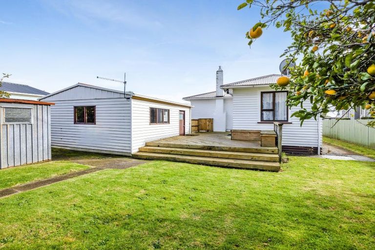 Photo of property in 14 Karaka Street, Merrilands, New Plymouth, 4312