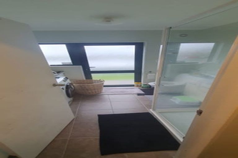 Photo of property in 31 Stewart Drive, Newlands, Wellington, 6037