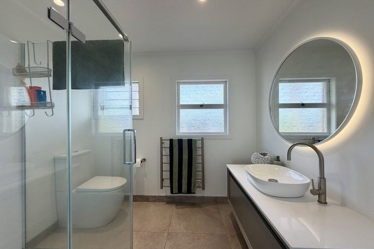 Photo of property in 2/7 Knightsbridge Drive, Forrest Hill, Auckland, 0620