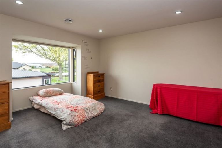 Photo of property in 8 Cunneen Place, Aidanfield, Christchurch, 8025