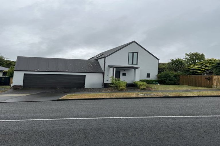 Photo of property in 15 Ruapehu Drive, Fitzherbert, Palmerston North, 4410