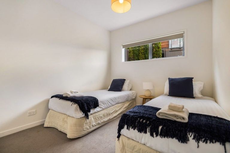 Photo of property in 129a Wynyard Crescent, Fernhill, Queenstown, 9300