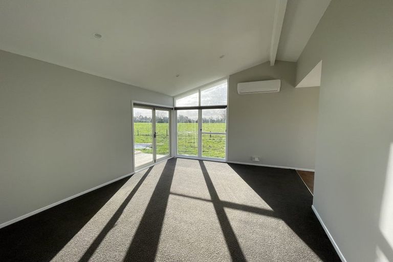 Photo of property in 32 Canal Road West, Waitakaruru, Ngatea, 3576