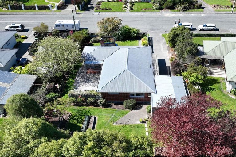 Photo of property in 15 Oxford Street, Waimate, 7924