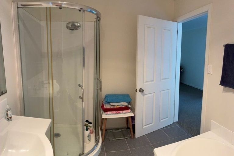 Photo of property in 6 Barberry Lane, Te Atatu Peninsula, Auckland, 0610
