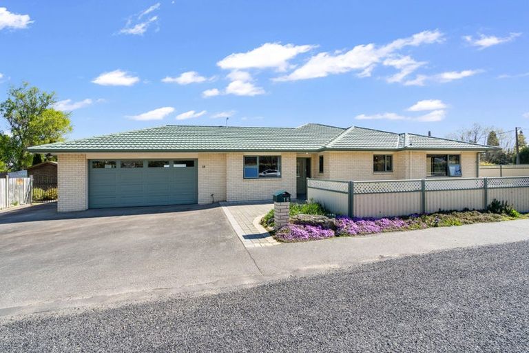 Photo of property in 16 Maria Street, Lumsden, 9730