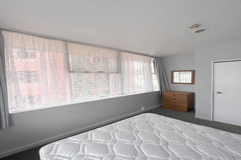 Photo of property in Terrace Tower Apartments, 9b/126 The Terrace, Wellington Central, Wellington, 6011