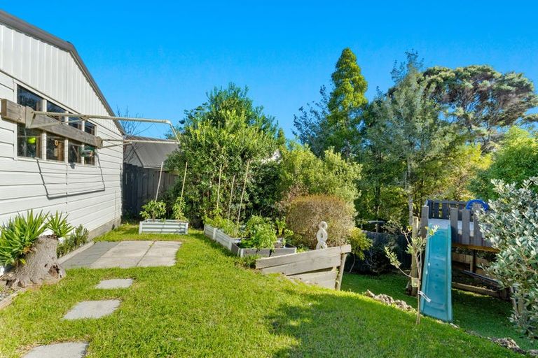 Photo of property in 37 Gatman Street, Birkdale, Auckland, 0626