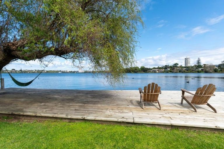 Photo of property in 306a Hurstmere Road, Takapuna, Auckland, 0622