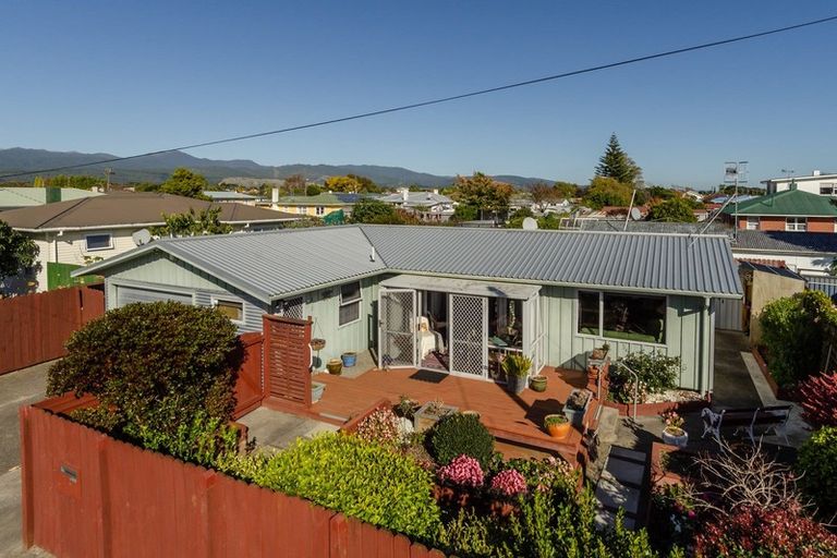 Photo of property in 2 Meadowvale Drive, Levin, 5510