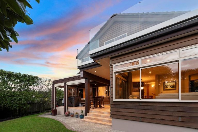 Photo of property in 2/114 Aberdeen Road, Campbells Bay, Auckland, 0620