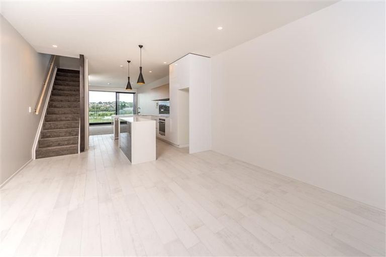 Photo of property in 24/4 Stables Lane, Silverdale, 0932