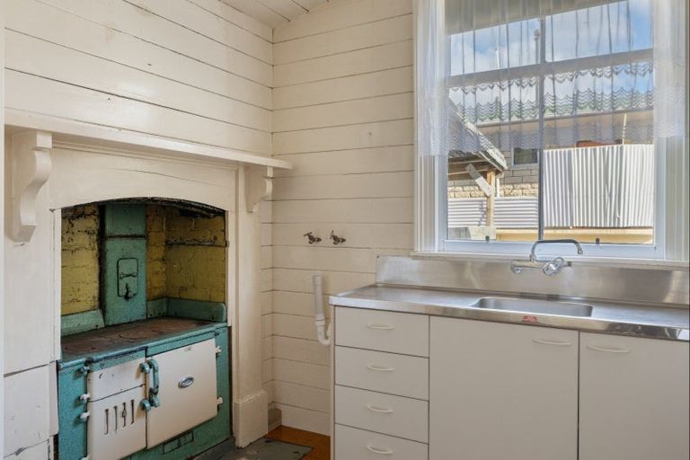 Photo of property in 15 Milton Terrace, Picton, 7220