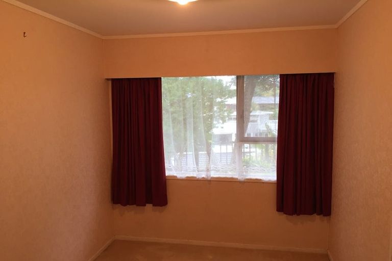 Photo of property in 1/17 Dunraven Place, Torbay, Auckland, 0630