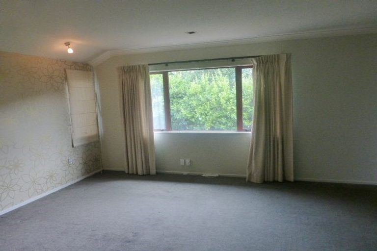 Photo of property in 69 San Marino Drive West, Henderson, Auckland, 0612