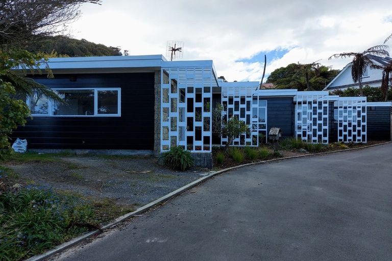 Photo of property in 2 Mamaku Grove, Khandallah, Wellington, 6035