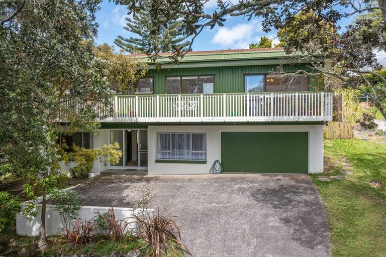 Photo of property in 25 Coromandel Crescent, Mairangi Bay, Auckland, 0630