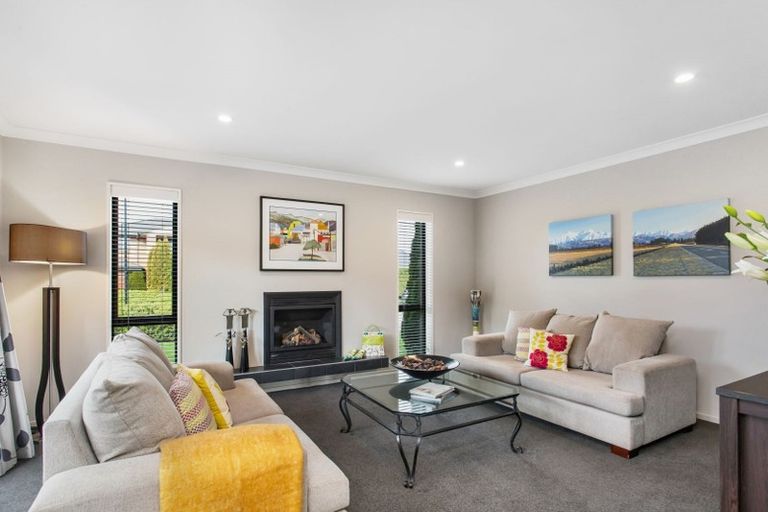 Photo of property in 16 Prebblewood Drive, Prebbleton, 7604