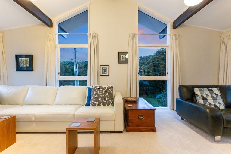 Photo of property in 5 Christina Grove, Normandale, Lower Hutt, 5010