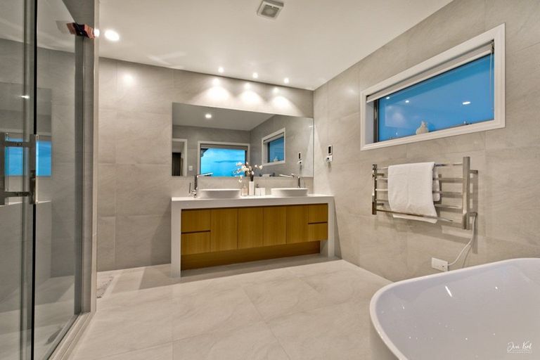 Photo of property in 13a Parr Terrace, Castor Bay, Auckland, 0620