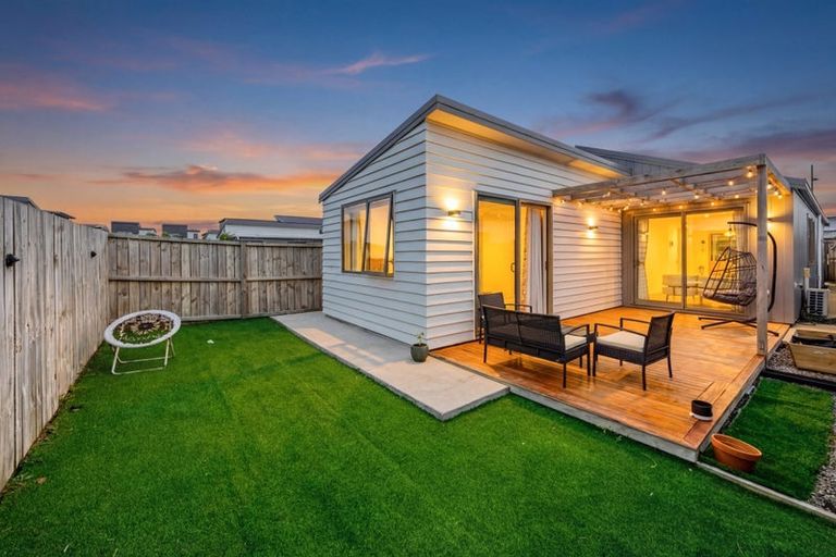 Photo of property in 14 Clayden Shuttleworth Street, Papakura, 2110