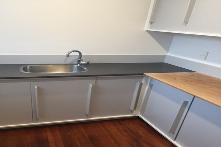 Photo of property in 1/27a Randwick Road, Northland, Wellington, 6012