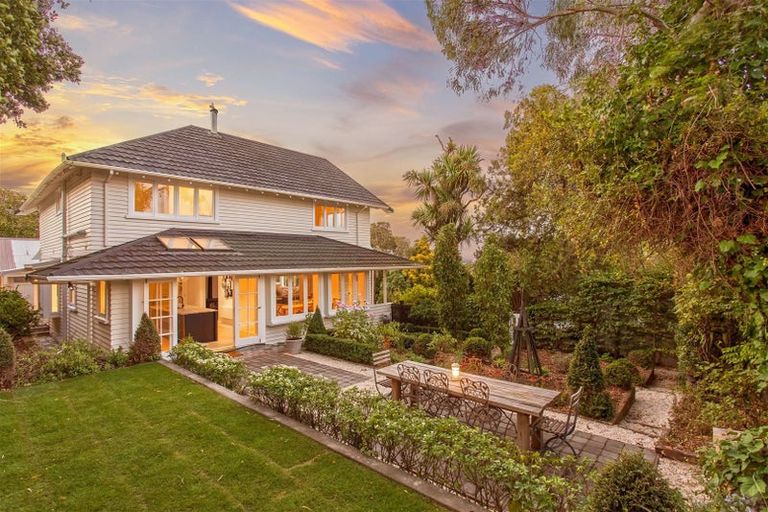 Photo of property in 19c Dyers Pass Road, Cashmere, Christchurch, 8022