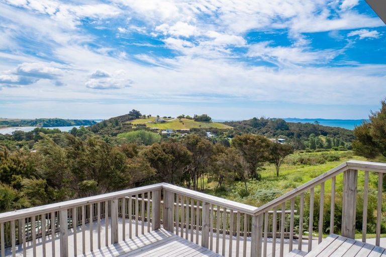 Photo of property in 95 Stratford Drive, Cable Bay, 0420