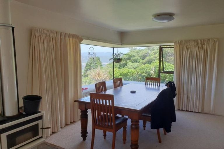 Photo of property in 129 Miromiro Road, Normandale, Lower Hutt, 5010