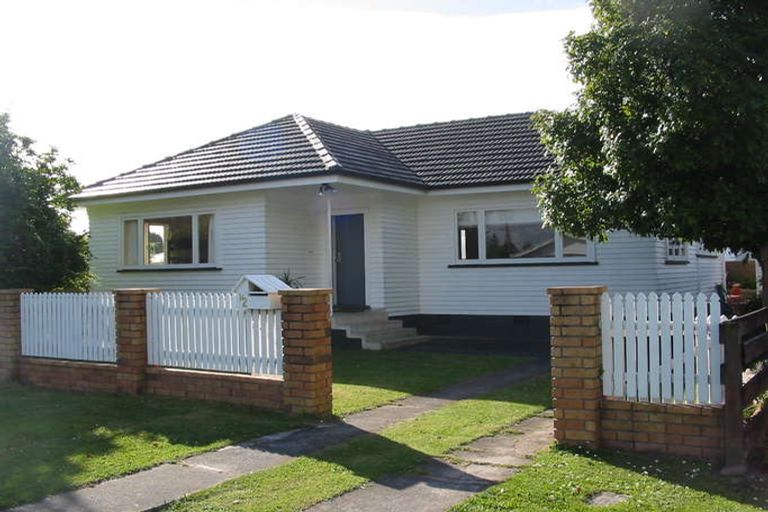 Photo of property in 1/2 Albert Street, Papakura, 2110