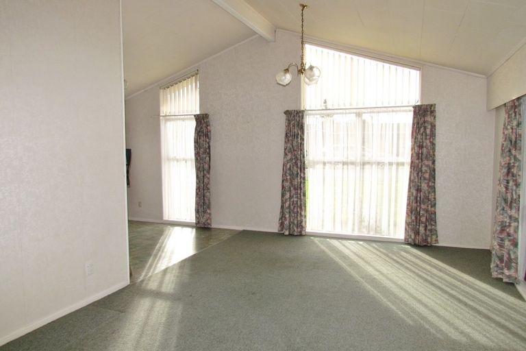 Photo of property in 6 Lowes Place, Solway, Masterton, 5810