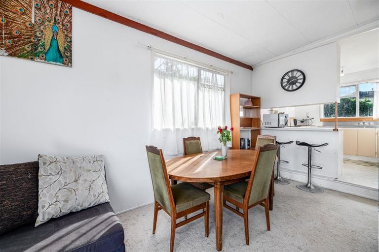 Photo of property in 14 Donovan Avenue, Massey, Auckland, 0614