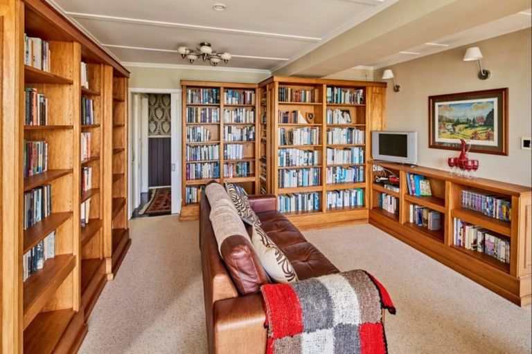 Photo of property in 19 The Crescent, Roseneath, Wellington, 6011