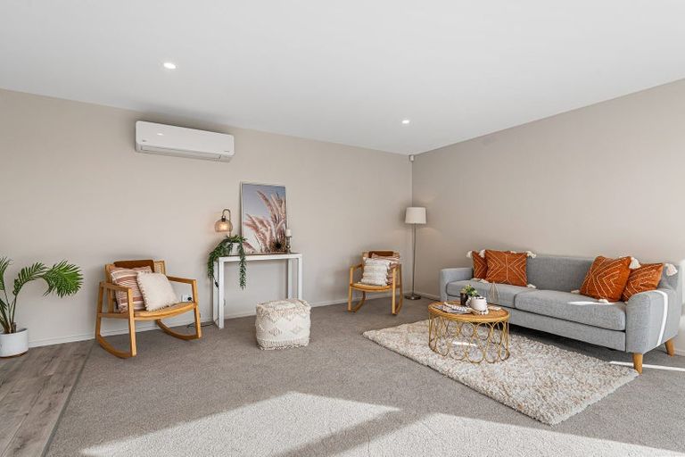 Photo of property in 98 Willowview Drive, Redwood, Christchurch, 8051